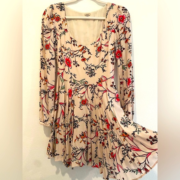 Ecote Dresses & Skirts - Urban Outfitters Floral Dress